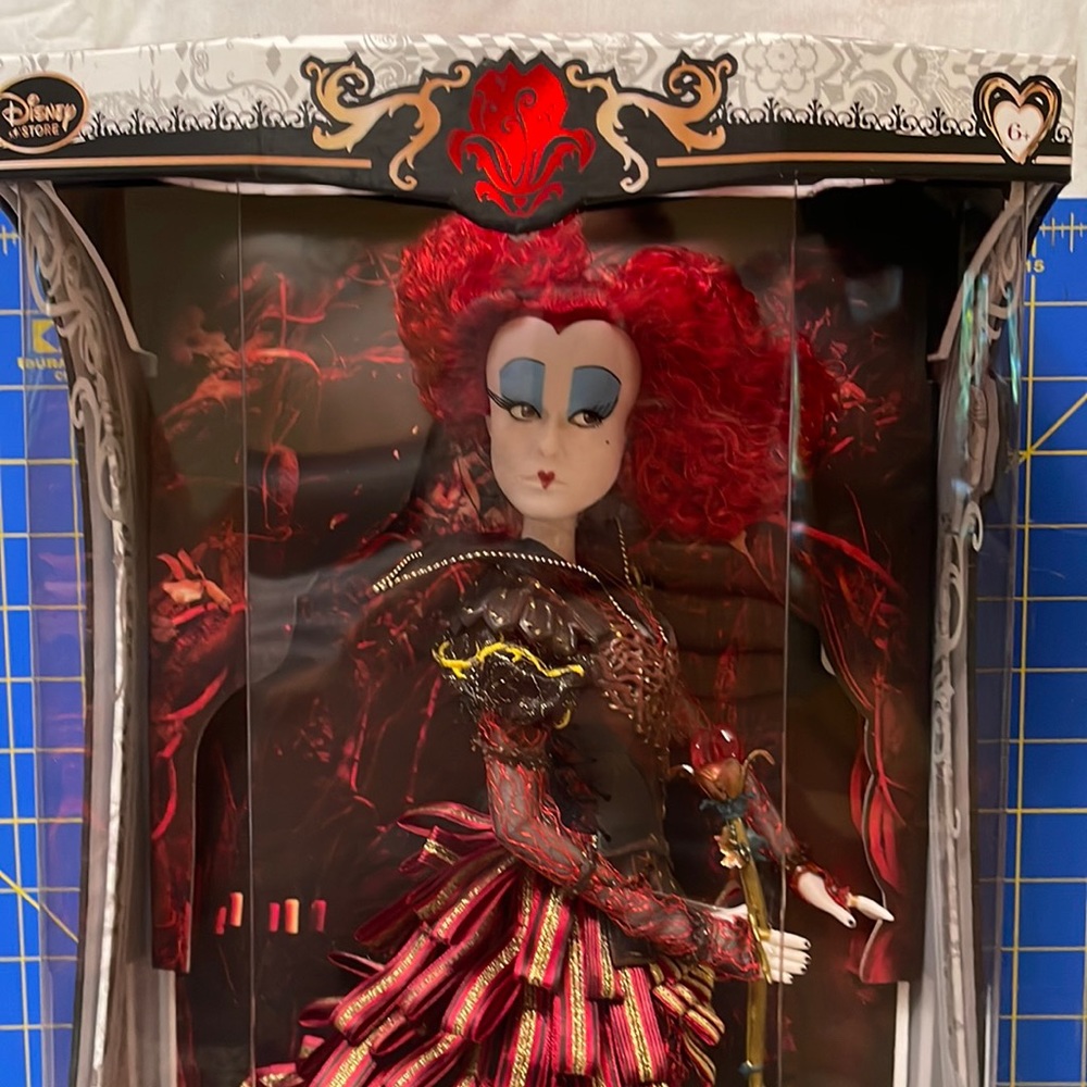 LAST CHANCE  NIB Disney Limited Edition Iracebeth The Red Queen